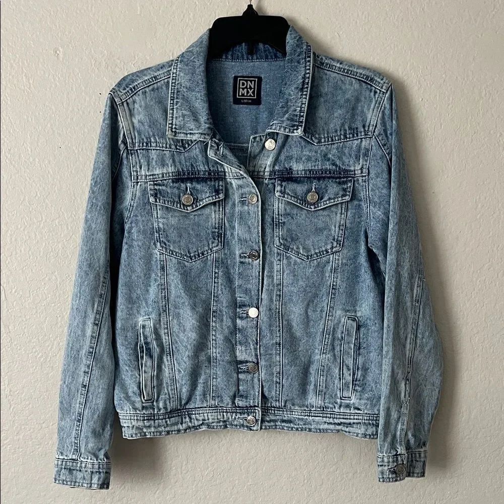 Like New! DNMX Distressed 100% Cotton Classic Blue Denim Jacket in Size L